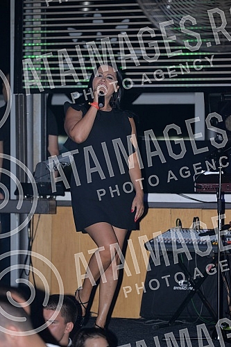 Performance of Dragana Stanojevic - Todorovic (Jana) held on raft River.Nastup Dragane Stanojevic Todorovic (Jana) na splavu River.