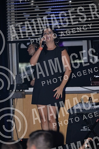 Performance of Dragana Stanojevic - Todorovic (Jana) held on raft River.Nastup Dragane Stanojevic Todorovic (Jana) na splavu River.