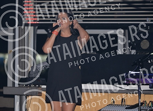 Performance of Dragana Stanojevic - Todorovic (Jana) held on raft River.Nastup Dragane Stanojevic Todorovic (Jana) na splavu River.