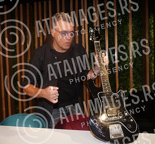 In the Kombank Hall, in the Jazz Canteen in Lisbon, the Plan B Foundation was promoted with the premiere of the first single from the 