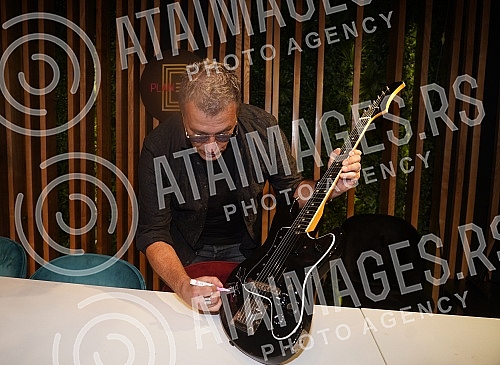 In the Kombank Hall, in the Jazz Canteen in Lisbon, the Plan B Foundation was promoted with the premiere of the first single from the 