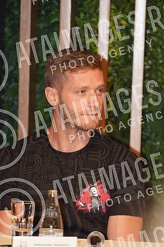 In the Kombank Hall, in the Jazz Canteen in Lisbon, the Plan B Foundation was promoted with the premiere of the first single from the 