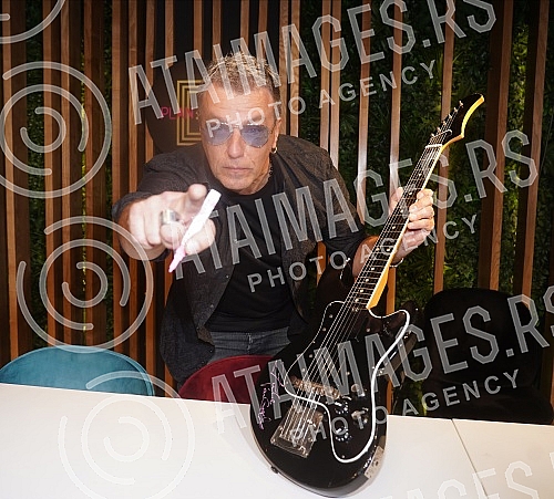 In the Kombank Hall, in the Jazz Canteen in Lisbon, the Plan B Foundation was promoted with the premiere of the first single from the 