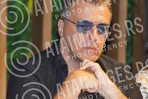 In the Kombank Hall, in the Jazz Canteen in Lisbon, the Plan B Foundation was promoted with the premiere of the first single from the 