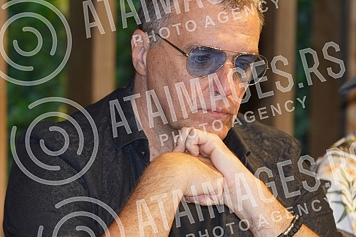 In the Kombank Hall, in the Jazz Canteen in Lisbon, the Plan B Foundation was promoted with the premiere of the first single from the 