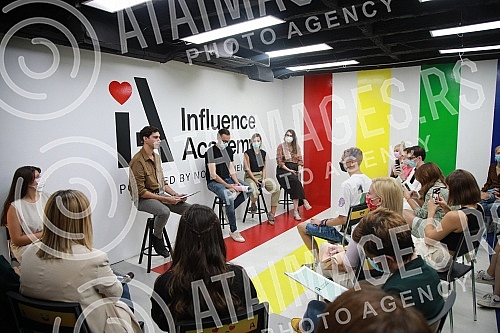 The Influence Academy project was presented at the Museum of Selfies - a project of training, teaching and social responsibility for online influencers, backed by the regional organization Propulsion and the company Facebook.U Muzeju selfija predst