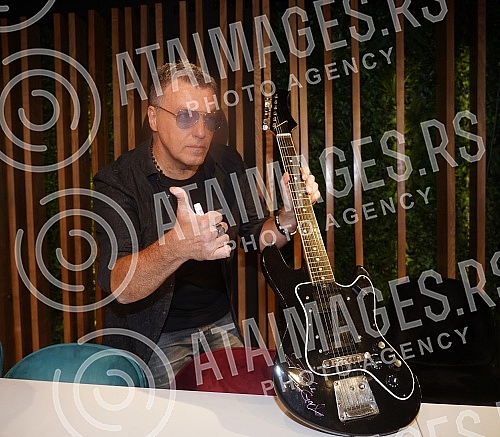 In the Kombank Hall, in the Jazz Canteen in Lisbon, the Plan B Foundation was promoted with the premiere of the first single from the 