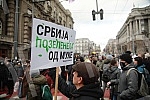 A protest of environmental organizations was held in front of the Government of Serbia.Ispred Vlade Srbije odrzan je protest ekoloskih organizacija.