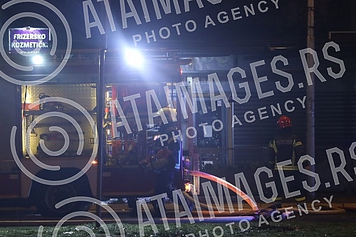 In Omladinskih brigada Street, there was an explosion and a fire in the Kosnica restaurant, which burned down, the flames engulfed three other buildings, and there are injured in the fire.U Ulici Omladinskih brigada je doslo do eksplozije i pozara 