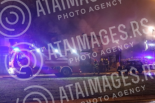 In Omladinskih brigada Street, there was an explosion and a fire in the Kosnica restaurant, which burned down, the flames engulfed three other buildings, and there are injured in the fire.U Ulici Omladinskih brigada je doslo do eksplozije i pozara 