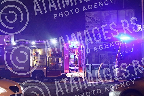 In Omladinskih brigada Street, there was an explosion and a fire in the Kosnica restaurant, which burned down, the flames engulfed three other buildings, and there are injured in the fire.U Ulici Omladinskih brigada je doslo do eksplozije i pozara 