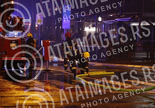 In Omladinskih brigada Street, there was an explosion and a fire in the Kosnica restaurant, which burned down, the flames engulfed three other buildings, and there are injured in the fire.U Ulici Omladinskih brigada je doslo do eksplozije i pozara 