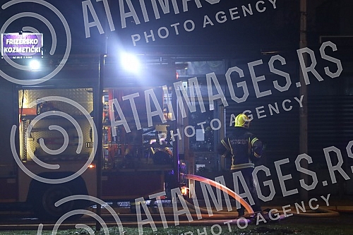 In Omladinskih brigada Street, there was an explosion and a fire in the Kosnica restaurant, which burned down, the flames engulfed three other buildings, and there are injured in the fire.U Ulici Omladinskih brigada je doslo do eksplozije i pozara 