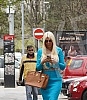 Singer Jelena Karleusa has arrived at the First Basic Public Prosecutor's Office in Belgrade, where she is to be questioned as a citizen on the occasion of her report on Christmas Day, January 7, that her footballer husband Dusko Tosic was violent to