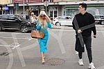 Singer Jelena Karleusa has arrived at the First Basic Public Prosecutor's Office in Belgrade, where she is to be questioned as a citizen on the occasion of her report on Christmas Day, January 7, that her footballer husband Dusko Tosic was violent to