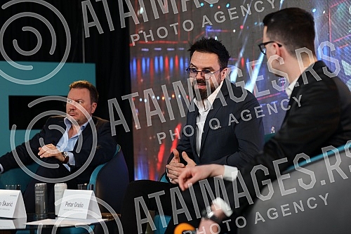 A press conference at which one of the biggest pop stars of the region and singer-songwriter Petra Graso announced a concert at the Stark Arena was held at Sky Garden.Konferencija za medije na kojoj je jedna od najvecih pop zvezda regiona i kantaut