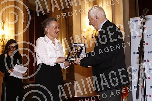 The Momo Kapor Award, the eleventh in a row, which went to the writer Vesna Goldsworthy for the novel 