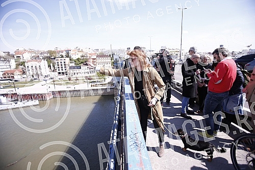 April 8, 2022 marks the 28th anniversary of the death of the journalist Duga Radislava Dada Vujasinovic, which is still unclear, and on that occasion the Independent Association of Journalists of Serbia invited colleagues, as well as all citizens, to