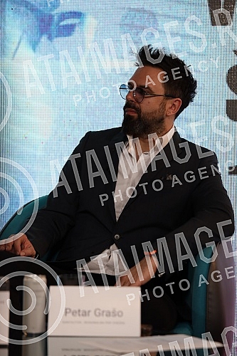 A press conference at which one of the biggest pop stars of the region and singer-songwriter Petra Graso announced a concert at the Stark Arena was held at Sky Garden.Konferencija za medije na kojoj je jedna od najvecih pop zvezda regiona i kantaut