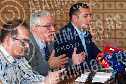 The Interim Media Monitoring Oversight Body held a press conference to present a preliminary Report on the Behavior of Media Service Providers during the election campaign.Privremeno nadzorno telo za pracenje medija tokom izborne kampanje odrzalo j