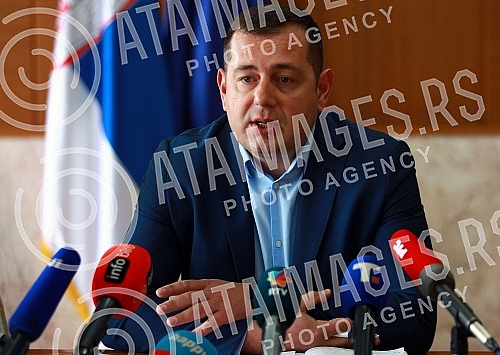 The Interim Media Monitoring Oversight Body held a press conference to present a preliminary Report on the Behavior of Media Service Providers during the election campaign.Privremeno nadzorno telo za pracenje medija tokom izborne kampanje odrzalo j