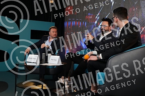 A press conference at which one of the biggest pop stars of the region and singer-songwriter Petra Graso announced a concert at the Stark Arena was held at Sky Garden.Konferencija za medije na kojoj je jedna od najvecih pop zvezda regiona i kantaut