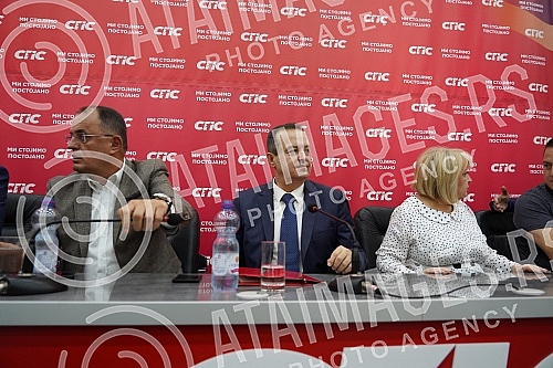 The ceremonial meeting of the Main Board of the Socialist Party of Serbia on the occasion of marking 32 years since the founding of the party was held at the party's headquarters, and SPS President Ivica Dacic addressed it.Svecana sednica Glavnog o