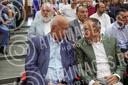 The ceremonial meeting of the Main Board of the Socialist Party of Serbia on the occasion of marking 32 years since the founding of the party was held at the party's headquarters, and SPS President Ivica Dacic addressed it.Svecana sednica Glavnog o