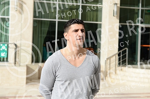 Marko Huk (Marco Huck ili Muamer Hukic) profesionalni bokser na pripremama u Antaliji (Antalya) regia Lara u hotelu Mirikl (Miracle).