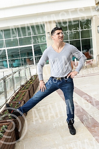 Marko Huk (Marco Huck ili Muamer Hukic) profesionalni bokser na pripremama u Antaliji (Antalya) regia Lara u hotelu Mirikl (Miracle).