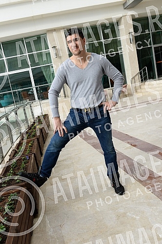 Marko Huk (Marco Huck ili Muamer Hukic) profesionalni bokser na pripremama u Antaliji (Antalya) regia Lara u hotelu Mirikl (Miracle).