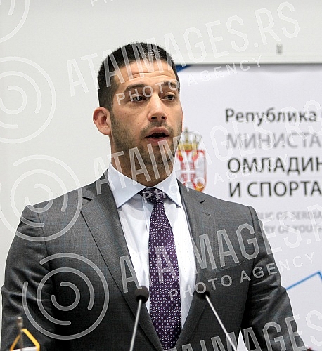 Sastanak predstavnika nacionalnih saveza sa Vanjom Udovicicem - mnistrom omladine i sporta povodom novog zakona o sportu drzana u sali skupstine Stari grad.