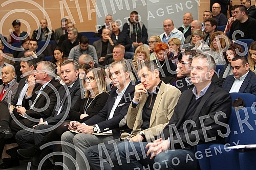 Sastanak predstavnika nacionalnih saveza sa Vanjom Udovicicem - mnistrom omladine i sporta povodom novog zakona o sportu drzana u sali skupstine Stari grad.