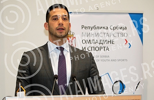 Sastanak predstavnika nacionalnih saveza sa Vanjom Udovicicem - mnistrom omladine i sporta povodom novog zakona o sportu drzana u sali skupstine Stari grad.