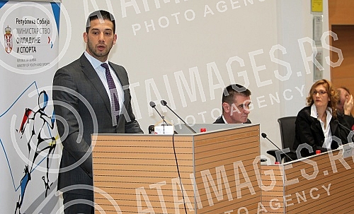 Sastanak predstavnika nacionalnih saveza sa Vanjom Udovicicem - mnistrom omladine i sporta povodom novog zakona o sportu drzana u sali skupstine Stari grad.