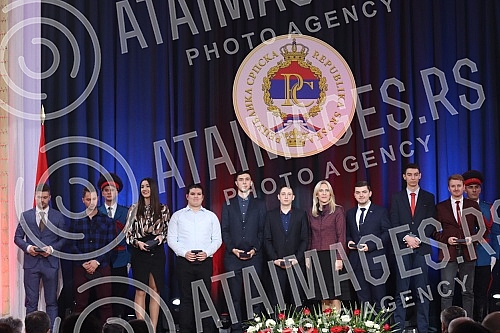 On the occasion of marking the 30th anniversary of the Republic of Srpska and the celebration of the Day of the Republic, the President of Srpska Zeljka Cvijanovic presented decorations and recognitions to deserving institutions and individuals. Po