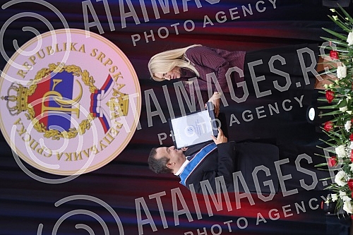 On the occasion of marking the 30th anniversary of the Republic of Srpska and the celebration of the Day of the Republic, the President of Srpska Zeljka Cvijanovic presented decorations and recognitions to deserving institutions and individuals. Po