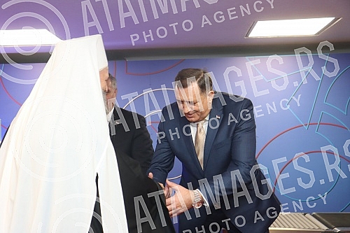 The ceremonial academy marking the Day of the Republika Srpska was held in the Borik Sports Hall in Banja Luka.Svecana akademija povodom obelezavanja Dana Republike Srpske odrzana je u Sportskoj dvorani Borik u Banjaluci. 