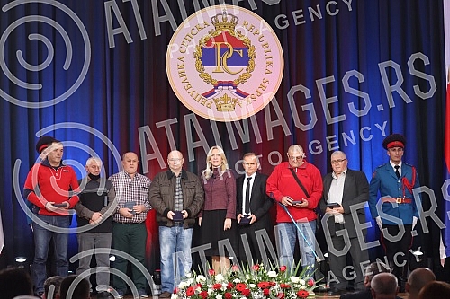 On the occasion of marking the 30th anniversary of the Republic of Srpska and the celebration of the Day of the Republic, the President of Srpska Zeljka Cvijanovic presented decorations and recognitions to deserving institutions and individuals. Po