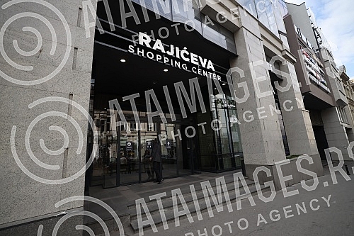 lice received a report that explosives had been planted in the Rajiceva shopping center in Belgrade, which led to the evacuation of visitors to the facility.Policija je dobila prijavu da je u trznom centru Rajiceva u Beogradu postavljen eksploziv, 