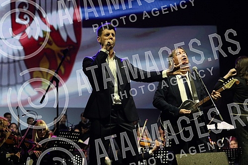 As part of the celebration of the Day of the Serbian Army, the Revue Orchestra and the Mixed Choir of the Art Ensemble of the Ministry of Defense Stanislav Binicki organized a concert in Kombank Hall.U okviru obelezavanja Dana Vojske Srbije, Revijs