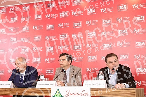 Catena mundi organized a press conference to discuss the imposition of sanctions on Russia.Catena mundi je organizovala konferenciju za medije na kojoj je bilo reci uvodjenju sankcija Rusiji.