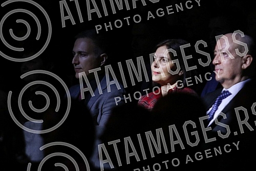 As part of the celebration of the Day of the Serbian Army, the Revue Orchestra and the Mixed Choir of the Art Ensemble of the Ministry of Defense Stanislav Binicki organized a concert in Kombank Hall.U okviru obelezavanja Dana Vojske Srbije, Revijs