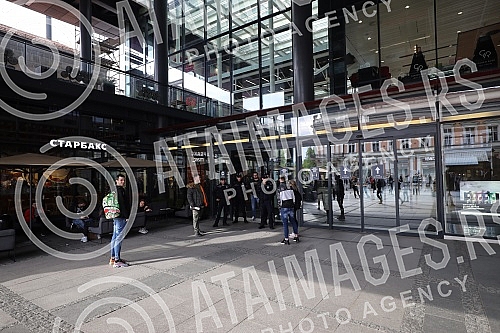 lice received a report that explosives had been planted in the Rajiceva shopping center in Belgrade, which led to the evacuation of visitors to the facility.Policija je dobila prijavu da je u trznom centru Rajiceva u Beogradu postavljen eksploziv, 