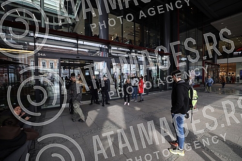 lice received a report that explosives had been planted in the Rajiceva shopping center in Belgrade, which led to the evacuation of visitors to the facility.Policija je dobila prijavu da je u trznom centru Rajiceva u Beogradu postavljen eksploziv, 