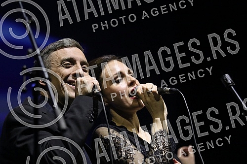 As part of the celebration of the Day of the Serbian Army, the Revue Orchestra and the Mixed Choir of the Art Ensemble of the Ministry of Defense Stanislav Binicki organized a concert in Kombank Hall.U okviru obelezavanja Dana Vojske Srbije, Revijs