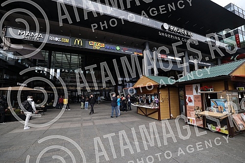 lice received a report that explosives had been planted in the Rajiceva shopping center in Belgrade, which led to the evacuation of visitors to the facility.Policija je dobila prijavu da je u trznom centru Rajiceva u Beogradu postavljen eksploziv, 