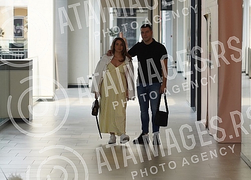 Ivana Pavkovic, who entered the 9th month, and Petar Mitic were buying strollers for twins in the Baby Shop store in the shopping center Galerija.Ivana Pavkovic, koja je usla u 9. mesec i Petar Mitic su u Beby shop prodavnici u trznom centru Galeri