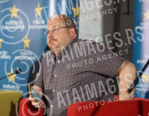 The Institute for European Affairs, with the support of the Balkan Trust for Democracy and USAID, organized a public debate focusing on the human rights of Serbian citizens during the current pandemic crisis.Institut za evropske poslove organizovao