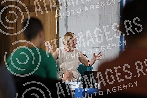 The Institute for European Affairs, with the support of the Balkan Trust for Democracy and USAID, organized a public debate focusing on the human rights of Serbian citizens during the current pandemic crisis.Institut za evropske poslove organizovao